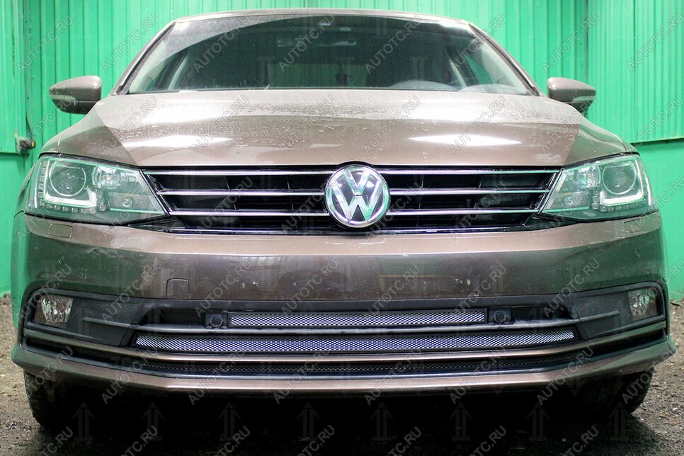 4 999 р. Защита радиатора (3 части с парктроником) Стрелка11 Стандарт  Volkswagen Jetta  A6 (2015-2018) седан рестайлинг (хром)  с доставкой в г. Вологда
