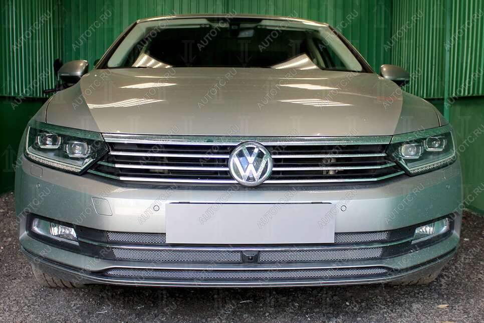 4 989 р. Защита радиатора (3 части с фронтальной камерой) (1.4 TSI) Стрелка11 Стандарт  Volkswagen Passat  B8 (2015-2019) седан дорестайлинг, универсал дорестайлинг (хром)  с доставкой в г. Вологда