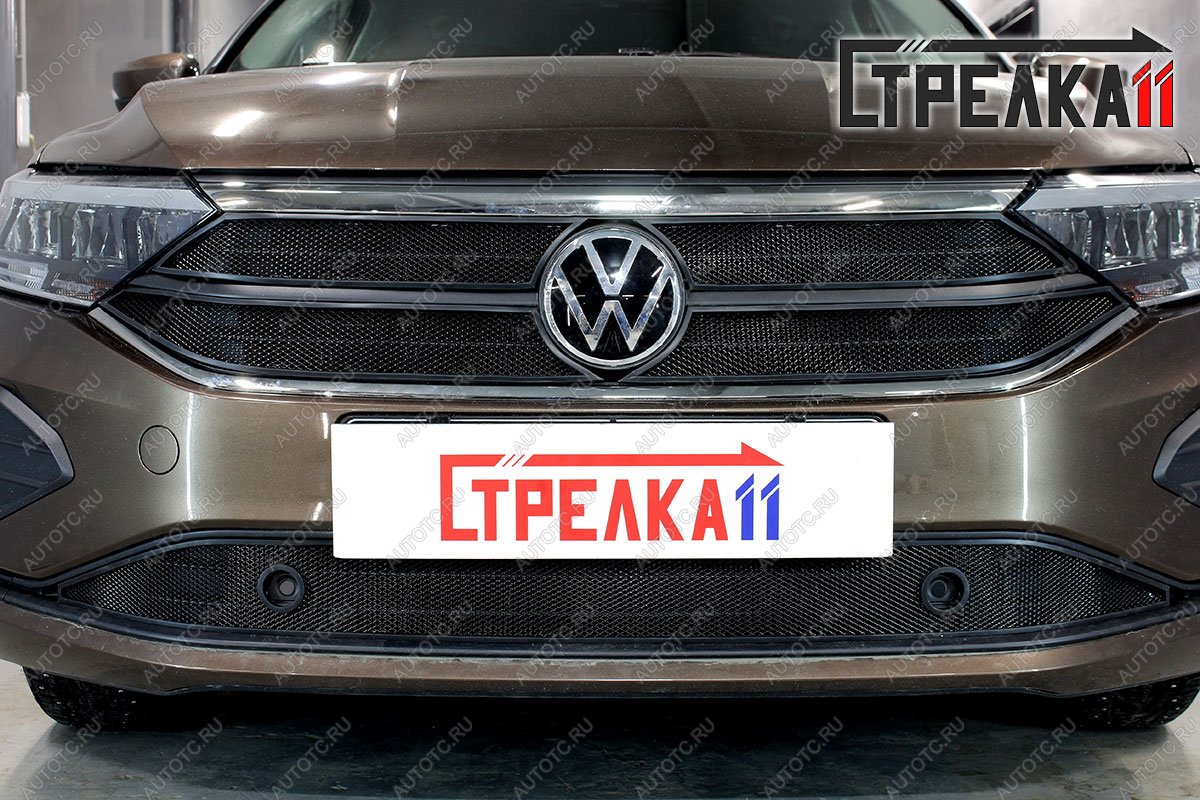 5 749 р. Защита радиатора (верх 4 части) Exclusive Стрелка11 Стандарт Volkswagen Polo Mk6 лифтбек (2020-2022) (черная)  с доставкой в г. Вологда