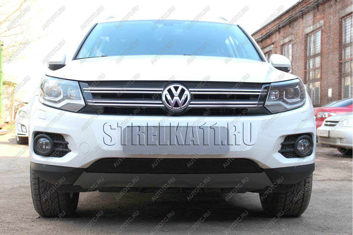2 999 р. Защита радиатора (Track&Field) Стрелка11 Стандарт Volkswagen Tiguan NF рестайлинг (2011-2017) (черная)  с доставкой в г. Вологда