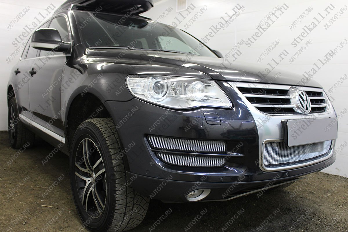 3 799 р. Защита радиатора (боковая 4 части) Стрелка11 Стандарт  Volkswagen Touareg  1 GP (2006-2010) рестайлинг (хром)  с доставкой в г. Вологда
