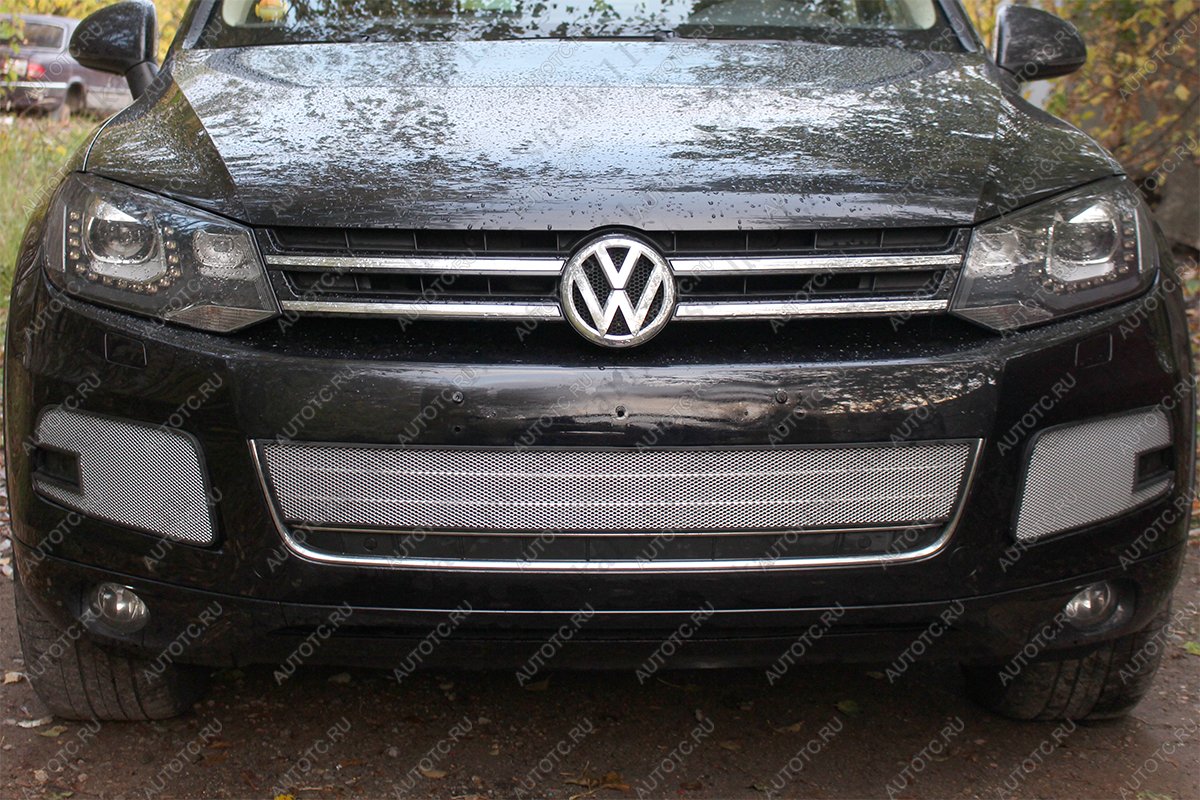 3 079 р. Защита радиатора (боковая 2 части) Стрелка11 Стандарт  Volkswagen Touareg  2 NF (2010-2014) дорестайлинг (хром)  с доставкой в г. Вологда