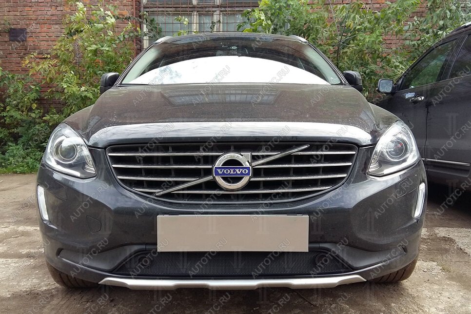 3 279 р. Защита радиатора (с парктроником) Стрелка11 Стандарт  Volvo XC60 (2013-2017)  рестайлинг (хром)  с доставкой в г. Вологда