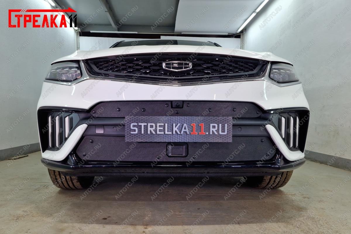 759 р. Зимняя заглушка решетки радиатора (низ с датчиками) Стрелка11  Geely Tugella  FY11,HPBA4 (2022-2025) рестайлинг (черная)  с доставкой в г. Вологда