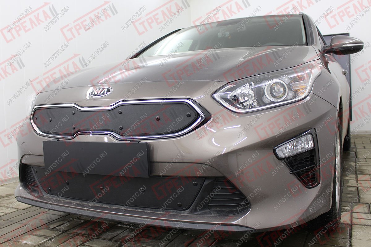759 р. Зимняя заглушка решетки радиатора (низ с датчиком ACC) Стрелка11  KIA Ceed  3 CD (2018-2025) универсал, хэтчбэк (черная)  с доставкой в г. Вологда