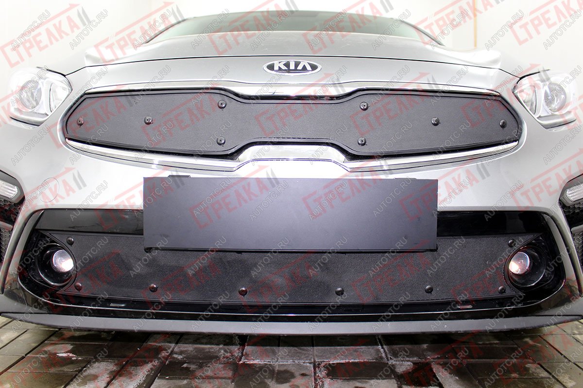 759 р. Зимняя заглушка решетки радиатора (верх) Стрелка11 KIA Cerato 4 BD дорестайлинг седан (2018-2021) (черная)  с доставкой в г. Вологда