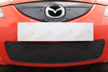Зимняя заглушка решетки радиатора (верх) Стрелка11 Mazda 3/Axela  BK (2006-2009) рестайлинг седан (черная)