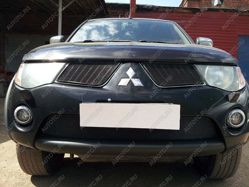 759 р. Зимняя заглушка решетки радиатора (низ) Стрелка11 Mitsubishi L200 4  дорестайлинг (2006-2014) (черная)  с доставкой в г. Вологда
