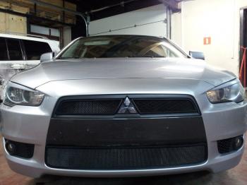 759 р. Зимняя заглушка решетки радиатора (верх, 2 части) Стрелка11 Mitsubishi Lancer 10 CY седан дорестайлинг (2007-2010) (черная)  с доставкой в г. Вологда. Увеличить фотографию 2