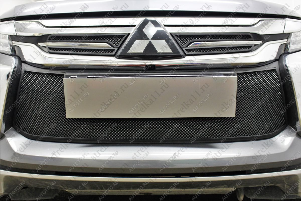 759 р. Зимняя заглушка решетки радиатора (верх, 4 части) Стрелка11 Mitsubishi Pajero Sport QE дорестайлинг (2015-2021) (черная)  с доставкой в г. Вологда