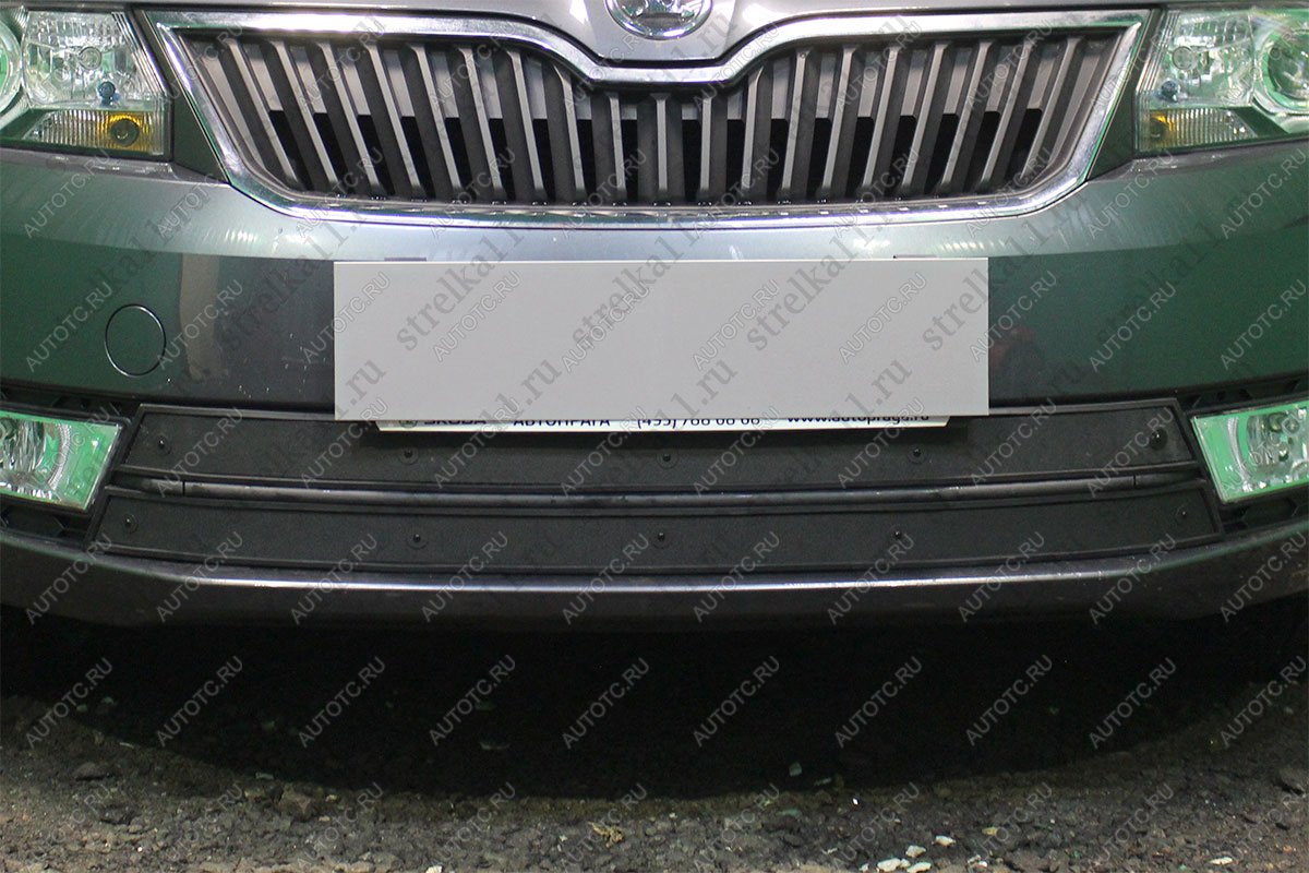 759 р. Зимняя заглушка решетки радиатора (2 части) Стрелка11 Skoda Rapid NH1 хэтчбэк дорестайлинг (2012-2017) (черная)  с доставкой в г. Вологда