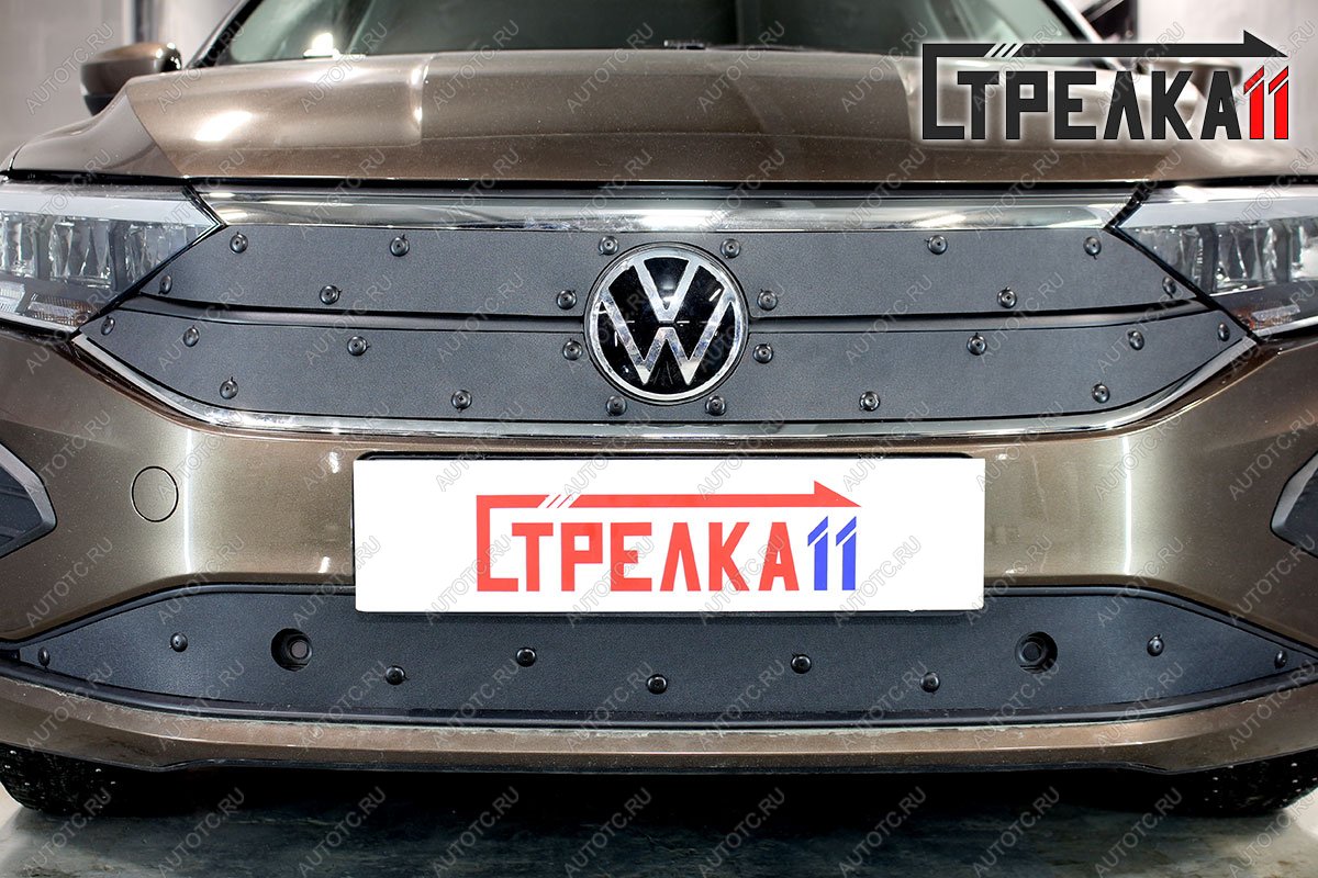 1 099 р. Зимняя заглушка решетки радиатора (4 части верх) Стрелка11 Volkswagen Polo Mk6 лифтбек (2020-2022) (черная)  с доставкой в г. Вологда