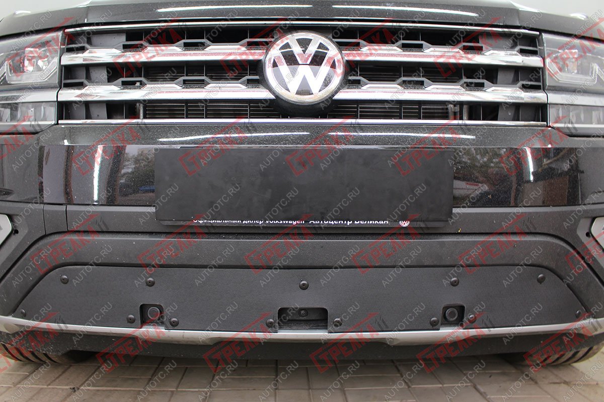 759 р. Зимняя заглушка решетки радиатора (низ с парктроником) Стрелка11  Volkswagen Teramont  CA1 (2016-2020) дорестайлинг (черная)  с доставкой в г. Вологда