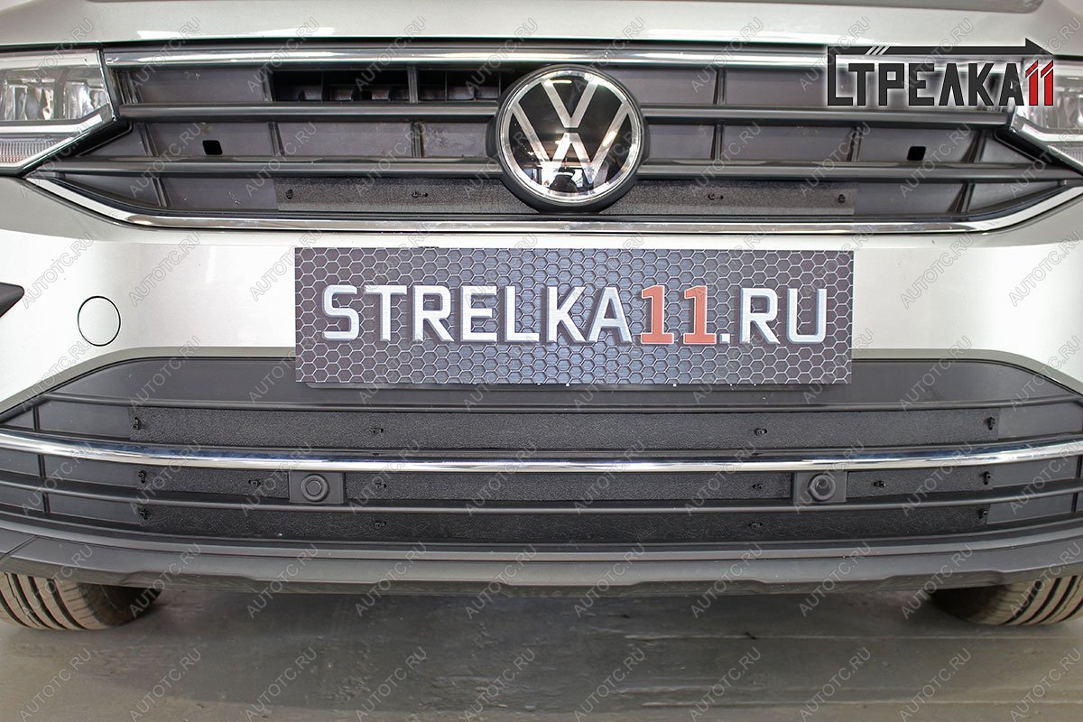 2 799 р. Зимняя защита на стяжке (низ с парктроником 5 частей) Стрелка11  Volkswagen Tiguan  Mk2 (2020-2022) рестайлинг (черная)  с доставкой в г. Вологда