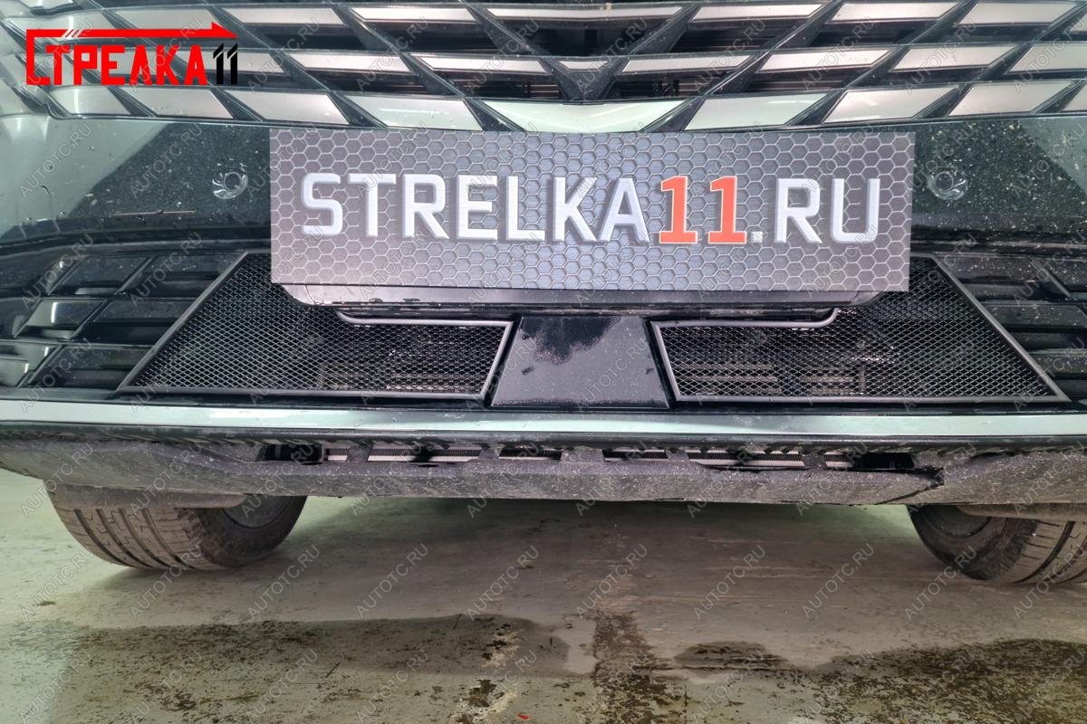 3 079 р. Защита радиатора (низ, 2 части) Стрелка11 Стандарт  Geely Atlas  FX11 (2023-2025) (хром)  с доставкой в г. Вологда