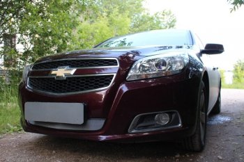 Защитная сетка радиатора в бампер (ячейка 3х7 мм) Стрелка 11 Стандарт Chevrolet Malibu  8 (2013-2015) (хром)