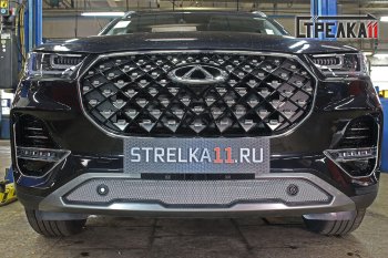 Защитная сетка радиатора в бампер (ячейка 3х7 мм, с парктроником) Стрелка 11 Стандарт Chery Tiggo 8 PRO (2021-2025) (хром)