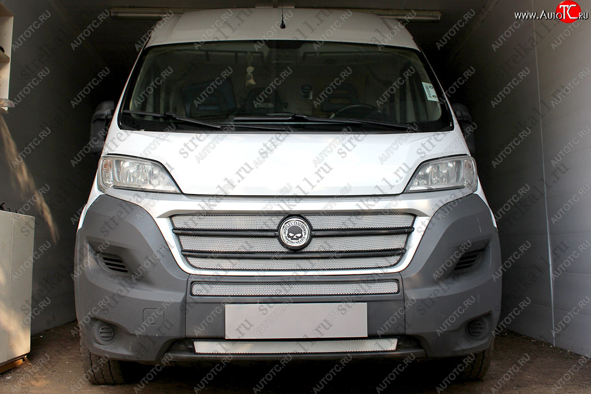 6 849 р. Защитная сетка в бампер (ячейка 3х7 мм, 5 частей) Alfeco Стандарт  Fiat Ducato  290 (2014-2025) (Хром)  с доставкой в г. Вологда