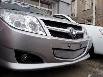 Защитная сетка радиатора в бампер (ячейка 3х7 мм) Стрелка11 Стандарт Geely MK (2006-2015) (хром)