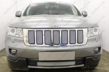 Защитная сетка радиатора в бампер (ячейка 3х7 мм) Стрелка11 Стандарт Jeep Grand Cherokee  WK2 (2010-2013) дорестайлинг (хром)