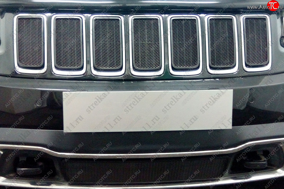 51 999 р. Защитная сетка в решетку радиатора (ячейка 3х7 мм, 7 частей, Laredo, Limited) Стрелка11 Стандарт Jeep Grand Cherokee WK2 1-ый рестайлинг (2013-2018) (черная, без зимней заглушки)  с доставкой в г. Вологда