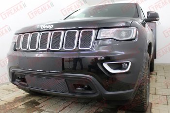 4 299 р. Защитная сетка радиатора в бампер (ячейка 4х10 мм, Laredo, Limited, Trailhawk) Стрелка11 Премиум  Jeep Grand Cherokee  WK2 (2017-2022) 2-ой рестайлинг (черная)  с доставкой в г. Вологда. Увеличить фотографию 2