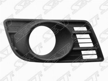 Правая рамка противотуманной фары SAT Suzuki Swift  ZC (2003-2008) дорестайлинг, хэтчбэк 5 дв.