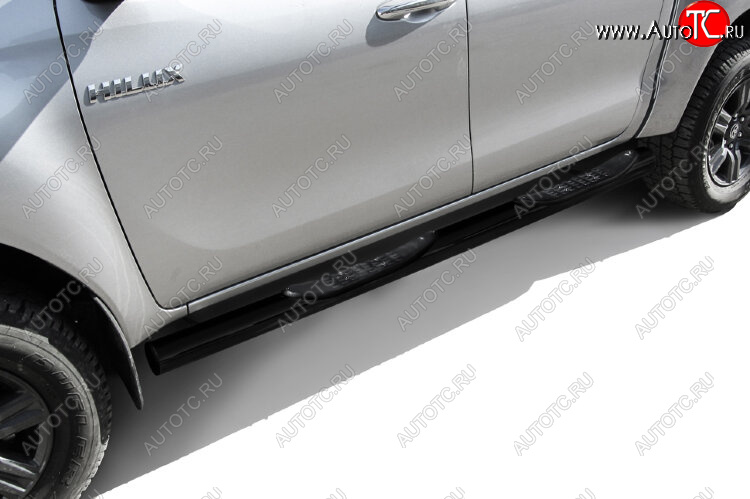 15 899 р. Защита порогов Slitkoff (Ø 76 мм, с проступями) Toyota Hilux AN120 1-ый рестайлинг (2017-2020) (Сталь с полимерным покрытием. Цвет: черный)  с доставкой в г. Вологда