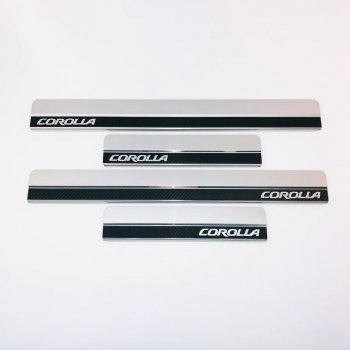Накладки порожков салона INOX Toyota Corolla  E210 (2018-2022) седан дорестайлинг, универсал дорестайлинг, хэтчбэк 5 дв. дорестайлинг (Нержавеющая сталь + карбон)