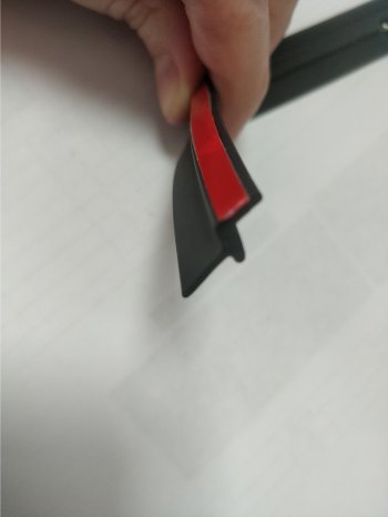 287 р. Универсальный уплотнитель FlexLine (на самоклеящейся основе, лепесток 9 mm, 1 погонный метр) Honda Pilot YF1 дорестайлинг (2002-2005)  с доставкой в г. Вологда. Увеличить фотографию 1