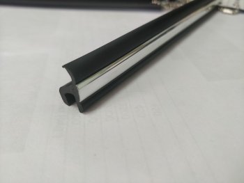 Универсальный уплотнитель FlexLine (16 mm U-LIP с хром полосой, 1 погонный метр) Peugeot 206 универсал 2EK рестайлинг (2002-2006)