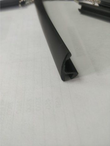 Универсальный уплотнитель FlexLine (17 mm, 1 погонный метр) Peugeot 206 универсал 2EK рестайлинг (2002-2006)
