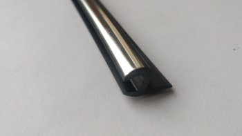 Универсальный уплотнитель FlexLine (жесткий 8 mm U-LIP, хромированная полоса, 1 погонный метр) Peugeot 206 универсал 2EK рестайлинг (2002-2006)
