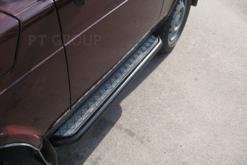8 589 р. Порожки для ног из трубы Ø51 с алюминиевой площадкой URBAN Petroil Tuning Лада Нива 4х4 2121 3 дв. дорестайлинг (1977-2019) (Сталь с полимерным покрытием в цвет: черный ❞Шагрень❝)  с доставкой в г. Вологда. Увеличить фотографию 2