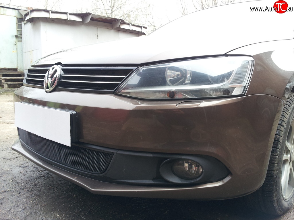 1 469 р. Сетка на бампер Russtal (черная) Volkswagen Jetta A6 седан дорестайлинг (2011-2015)  с доставкой в г. Вологда