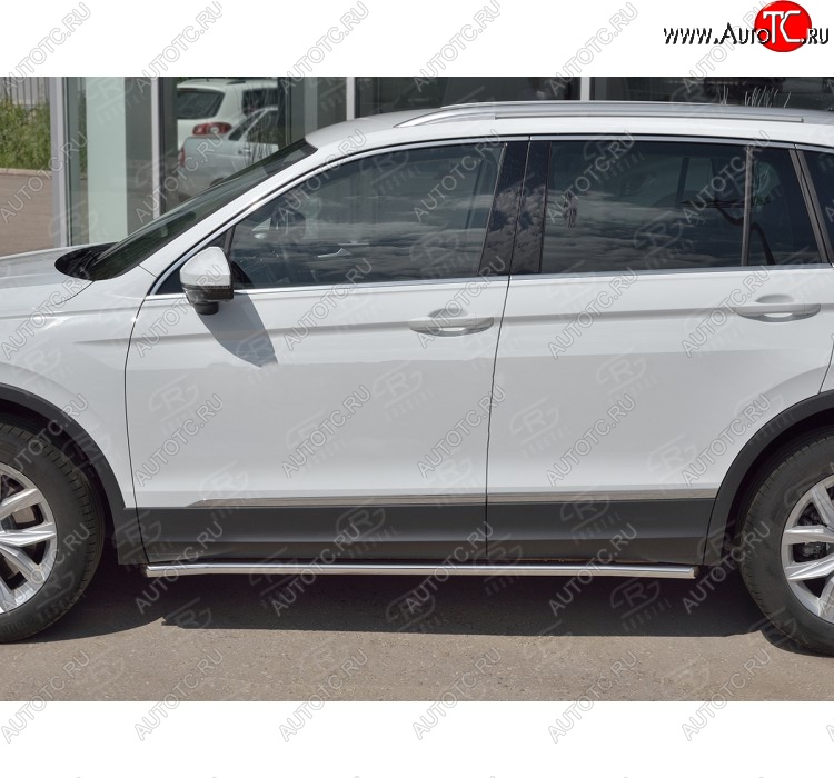 17 299 р. Защита порогов из круглой трубы диаметром 42 мм SLITKOFF v1 Volkswagen Tiguan Mk2 дорестайлинг (2016-2020)  с доставкой в г. Вологда