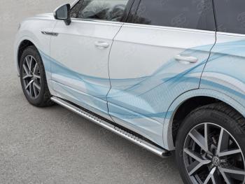 Защита порогов (Ø120х60 мм с проступью, нержавейка) Russtal Volkswagen Touareg 3 CR дорестайлинг (2018-2022)