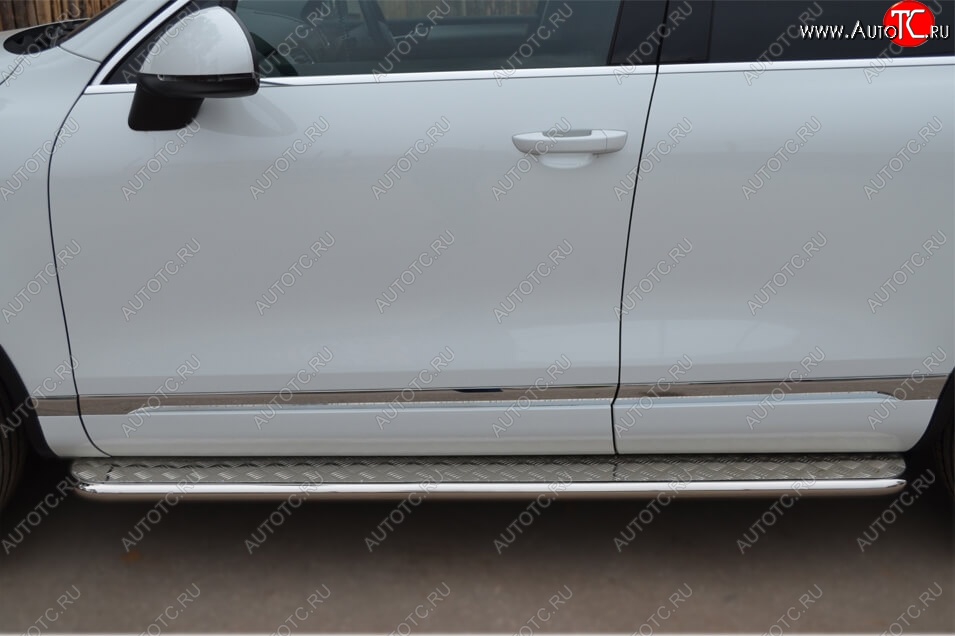 22 999 р. Широкая защита порогов с трубой d42 мм SLITKOFF v2 Volkswagen Touareg 2 NF дорестайлинг (2010-2014)  с доставкой в г. Вологда
